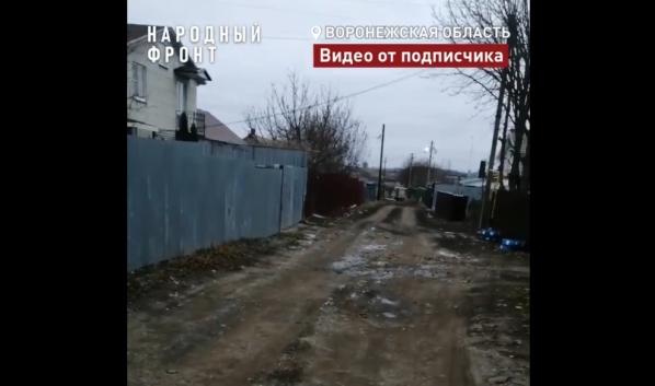 Грунтовка в непогоду становится непролазной.