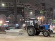 Уборка города от снега.