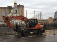 Техника на месте порыва трубопровода.