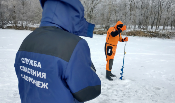 Замерили толщину льда.