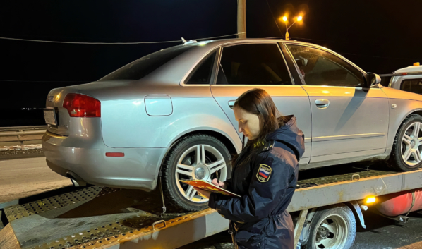 Audi A4 эвакуировали.
