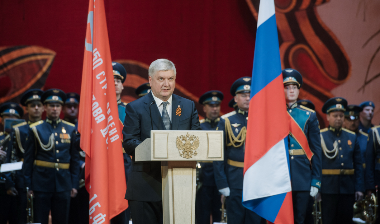 Губернатор Александр Гусев.