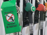На АЗС.