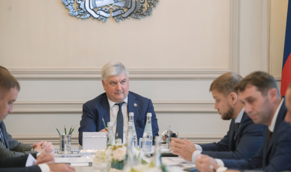 Губернатор Александр Гусев.