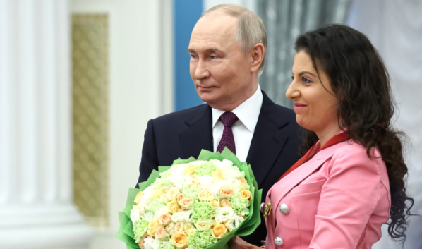 Маргарита Симоньян на церемонии получения госнаграды.