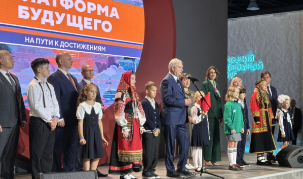 Александр Гусев представил воронежский стенд.