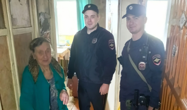 Пенсионерка и стражи порядка.