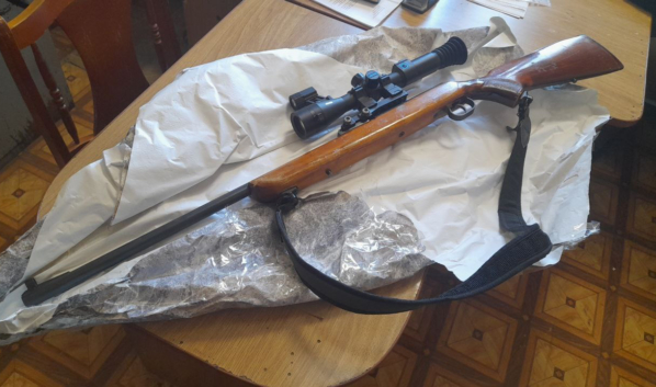 Во время обыска у воронежца изъяли оружие.