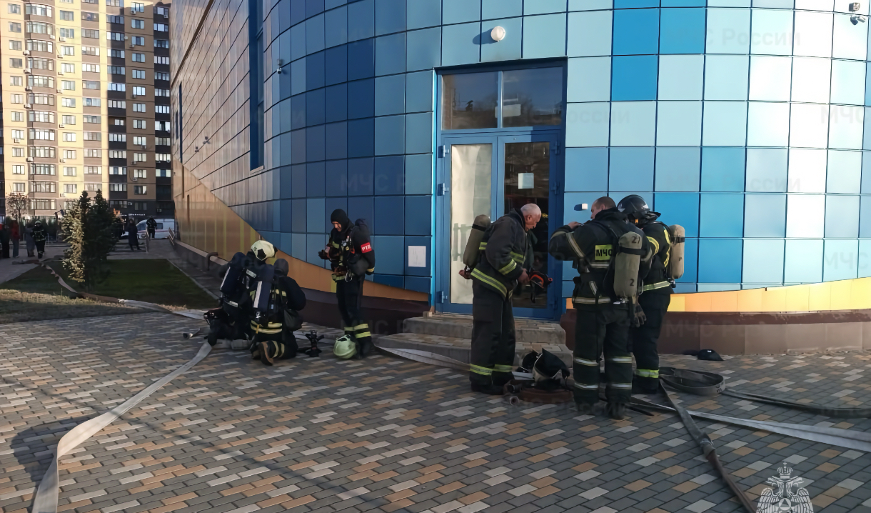 В Нововоронеже спасатели провели учения на ледовой арене «Остальная»