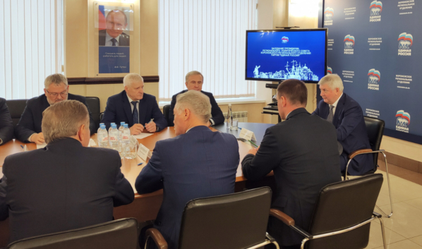 Александр Гусев провёл заседание президиума.