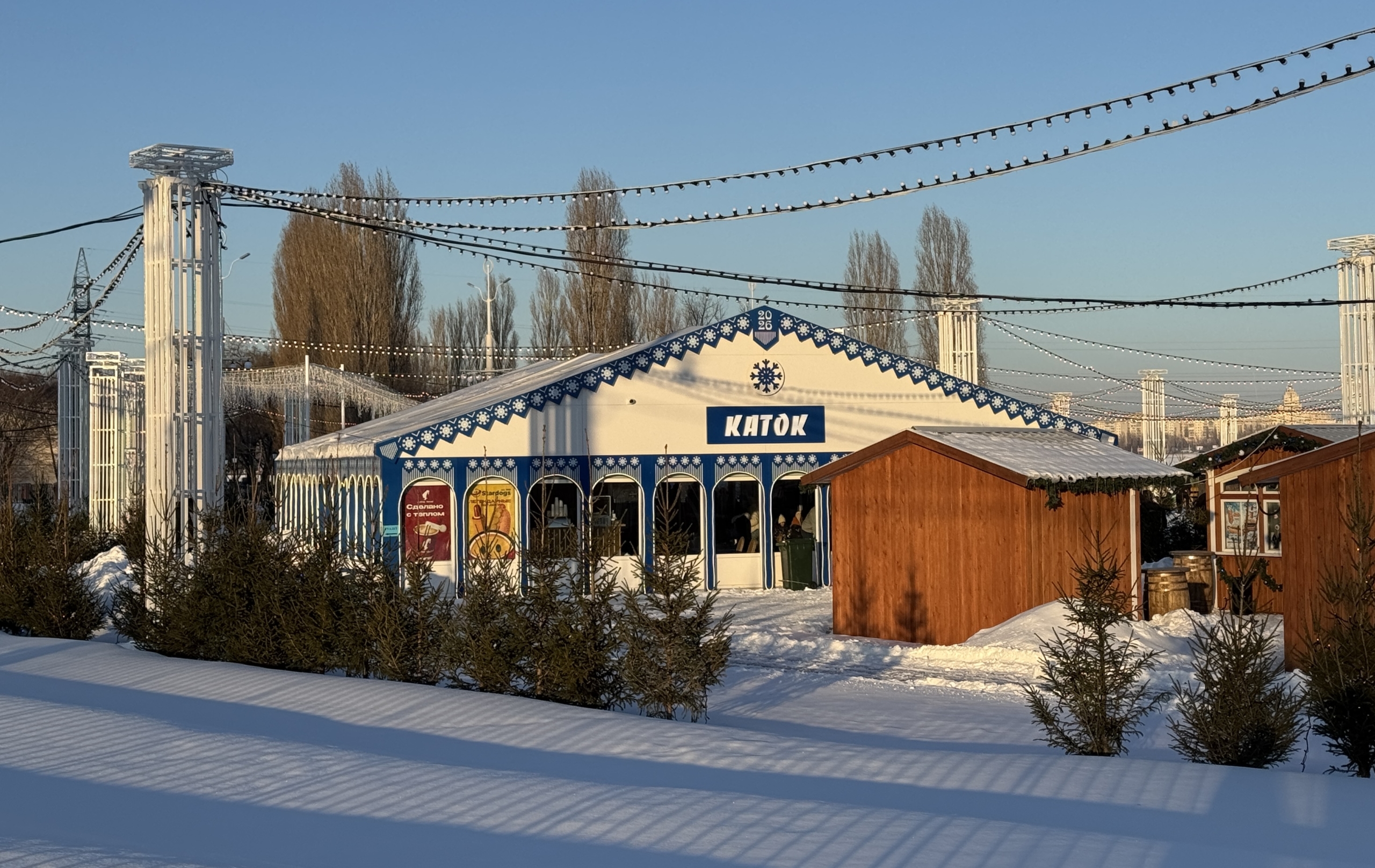 На Адмиралтейской площади в Воронеже устроили кинопоказы к 23 февраля