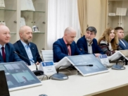 На заседании клуба политологов.