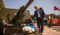 Установлен макет пушки.