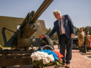 Установлен макет пушки.