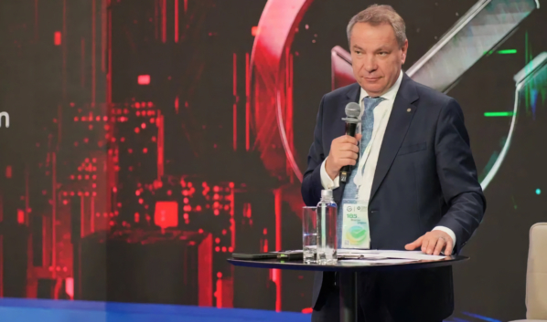 Станислав Кузнецов.