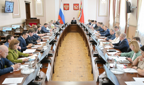 На заседании.