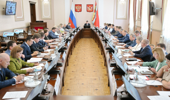 На заседании.