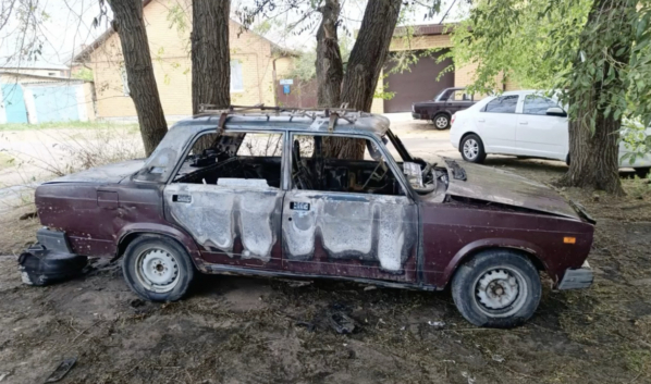 Сожженная воронежцем машина.