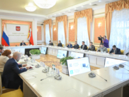 На оперативном совещании.