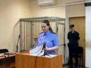 Подозреваемый в зале суда.