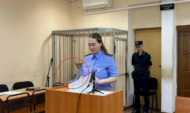 Подозреваемый в зале суда.