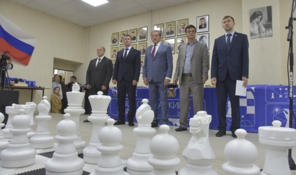 На фестивале шахмат.