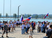 Воронежцы празднуют День Государственного флага РФ.