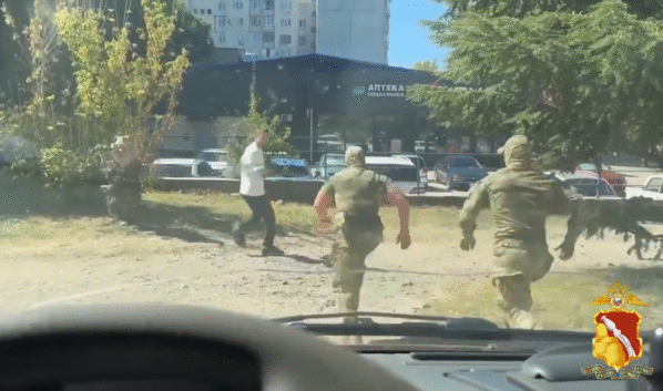 Кадры задержания.