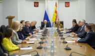 На рабочем совещании.