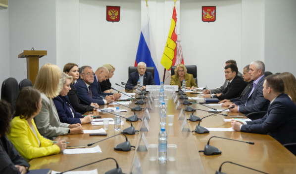 На рабочем совещании.