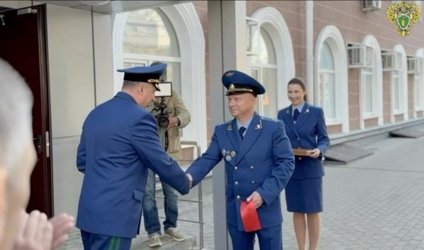 Ленточку торжественно перерезали.
