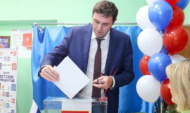 Глава города проголосовал на участке.