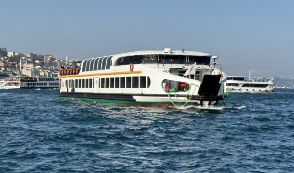 Морское судно.