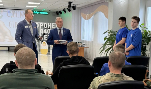 Виктор Логвинов приехал в гости.