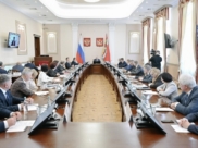 На заседании.